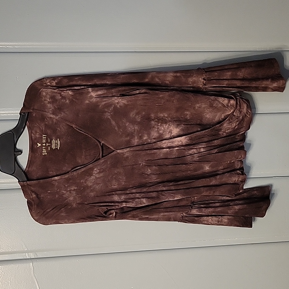 American Eagle casual long sleeve tee